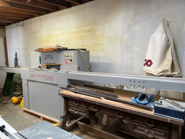 UE-081523A_Universal-DY105-Double-Miter-Saw-AW180_1-1.jpg
